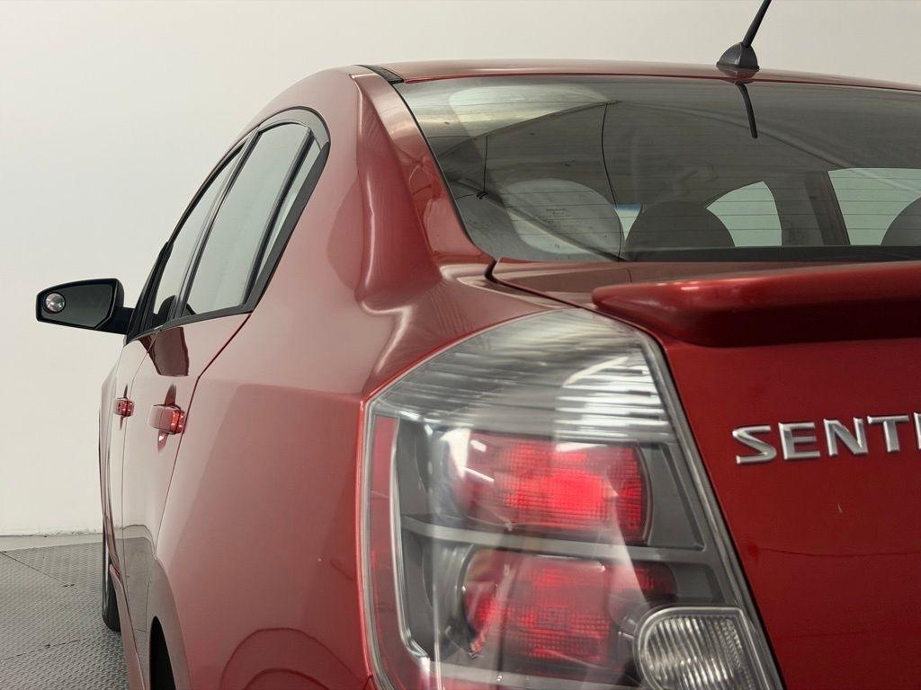 Nissan Sentra 4dr Sdn I4 CVT 2.0 SR 2011