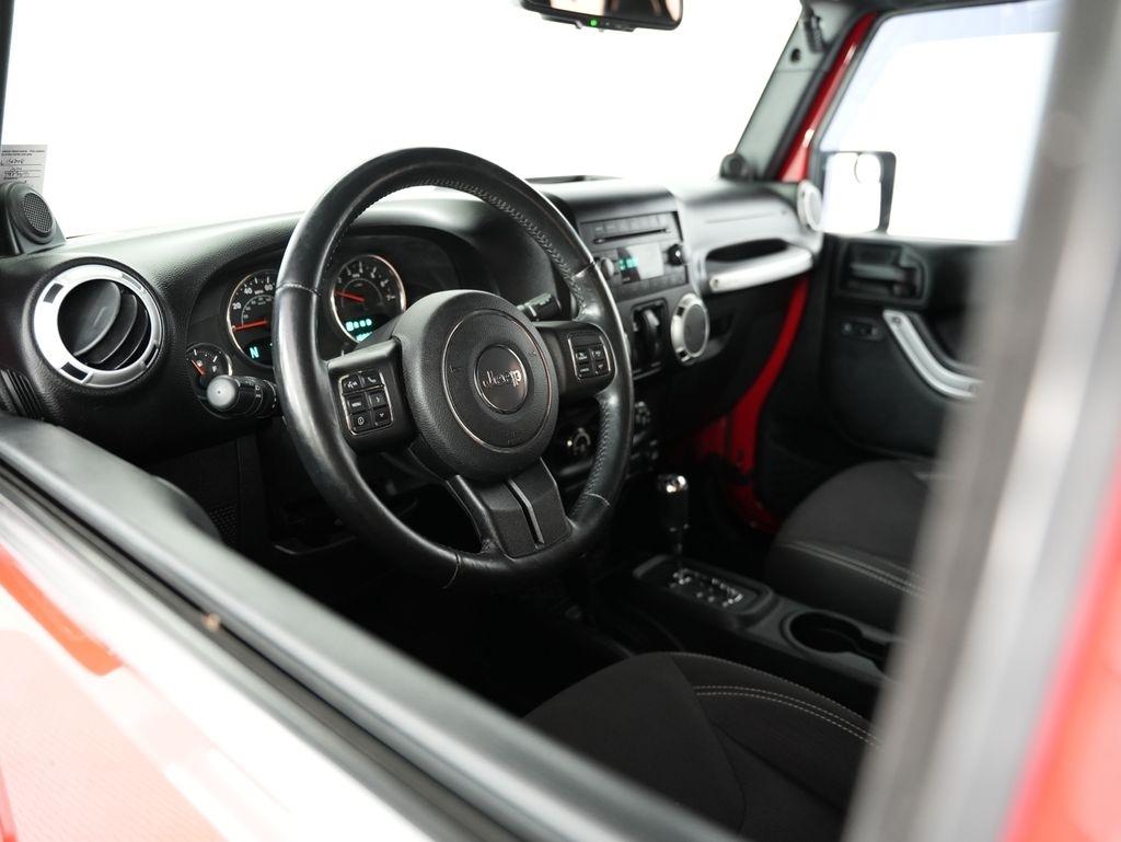 Jeep Wrangler 4WD 2dr Sahara 2014