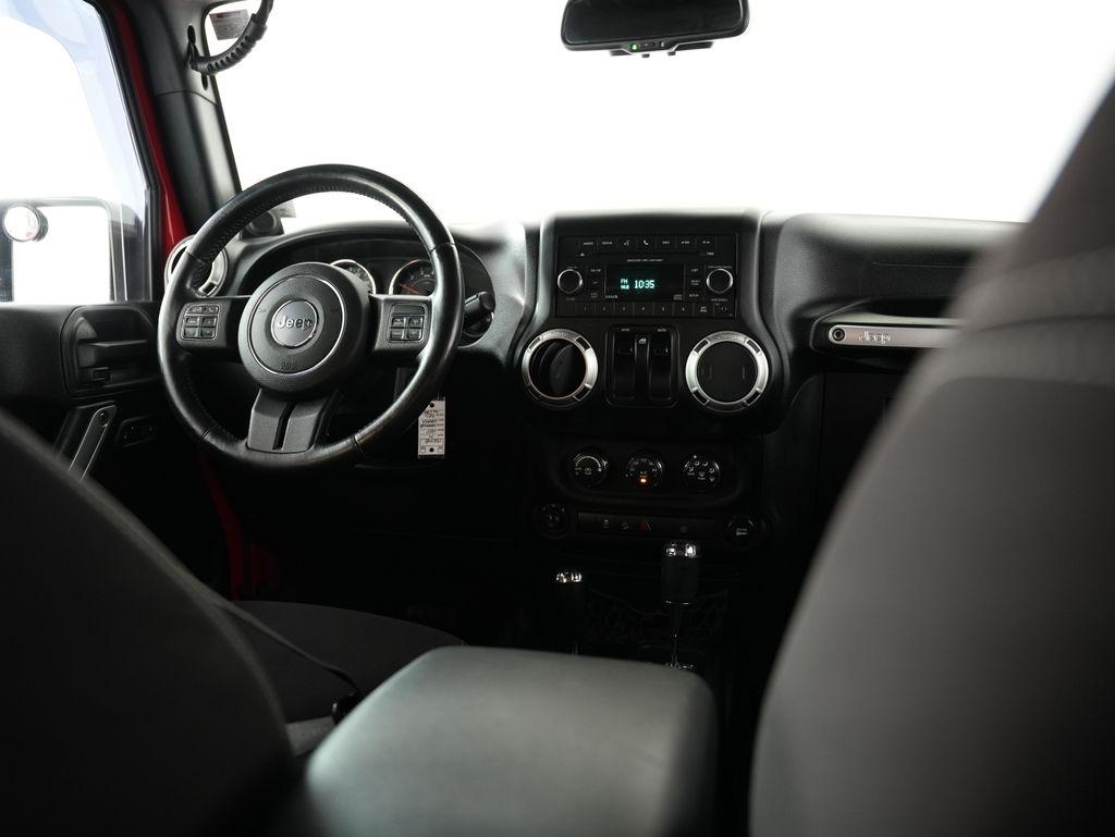 Jeep Wrangler 4WD 2dr Sahara 2014