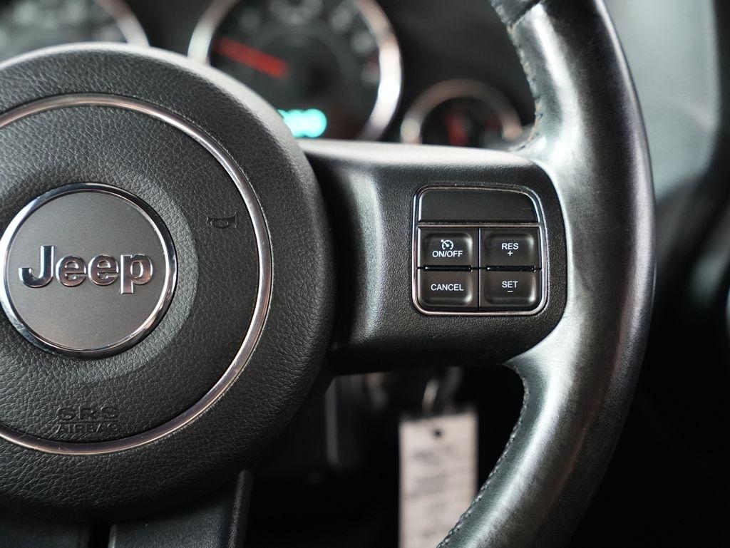 Jeep Wrangler 4WD 2dr Sahara 2014