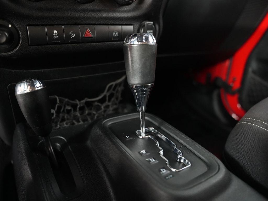 Jeep Wrangler 4WD 2dr Sahara 2014