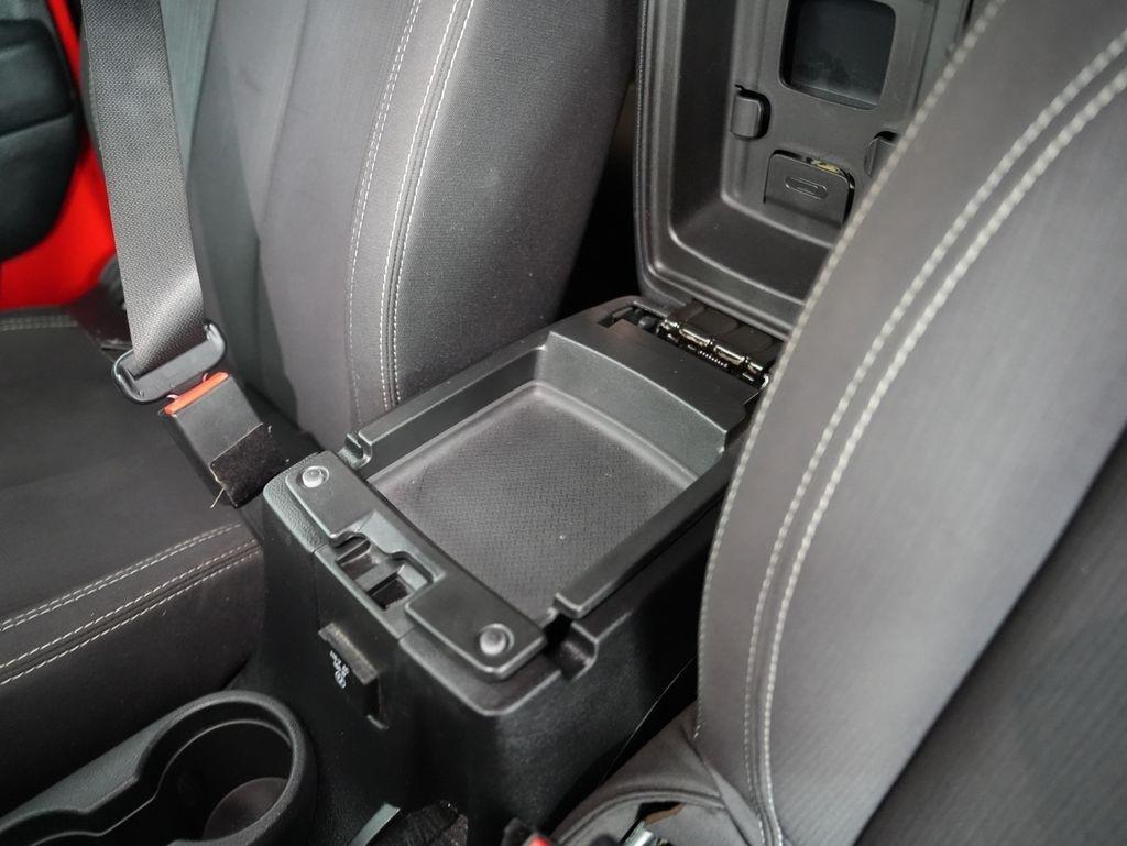 Jeep Wrangler 4WD 2dr Sahara 2014