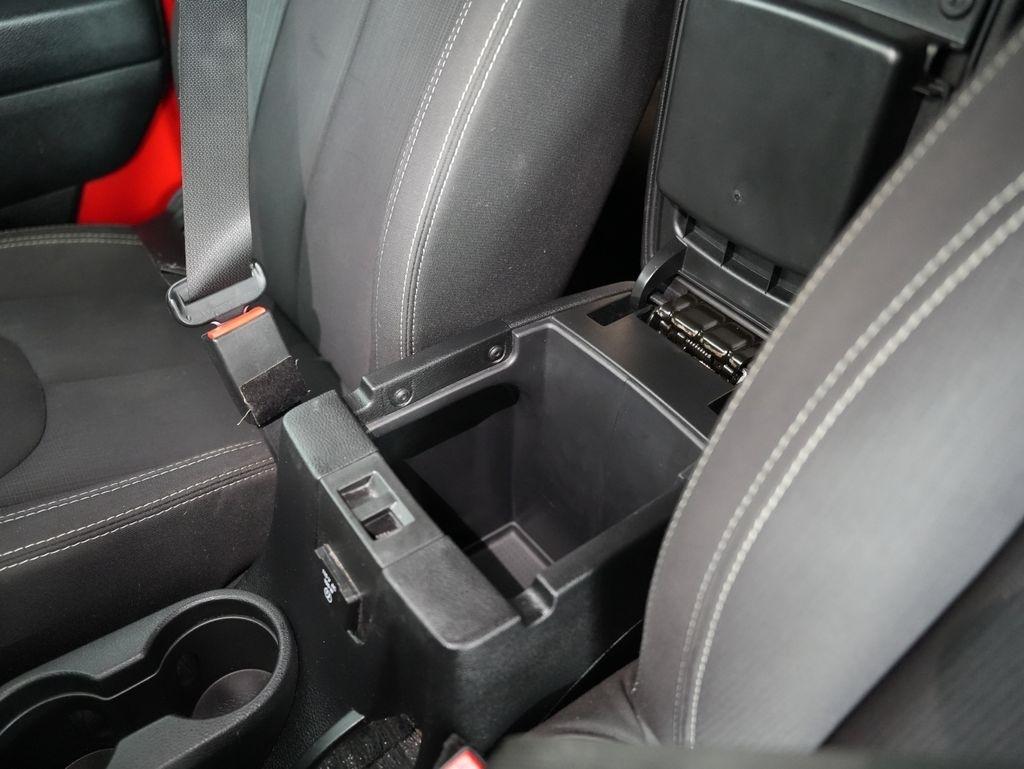 Jeep Wrangler 4WD 2dr Sahara 2014