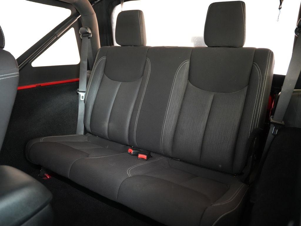 Jeep Wrangler 4WD 2dr Sahara 2014