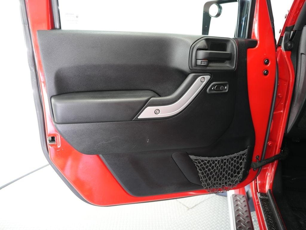 Jeep Wrangler 4WD 2dr Sahara 2014