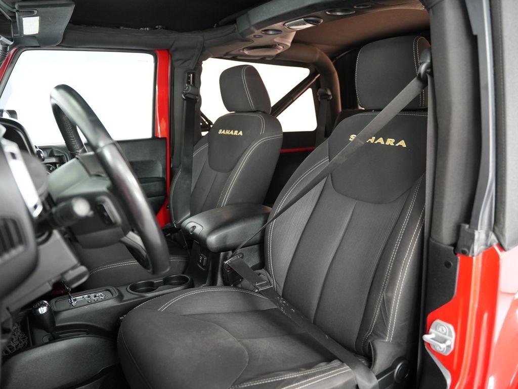 Jeep Wrangler 4WD 2dr Sahara 2014