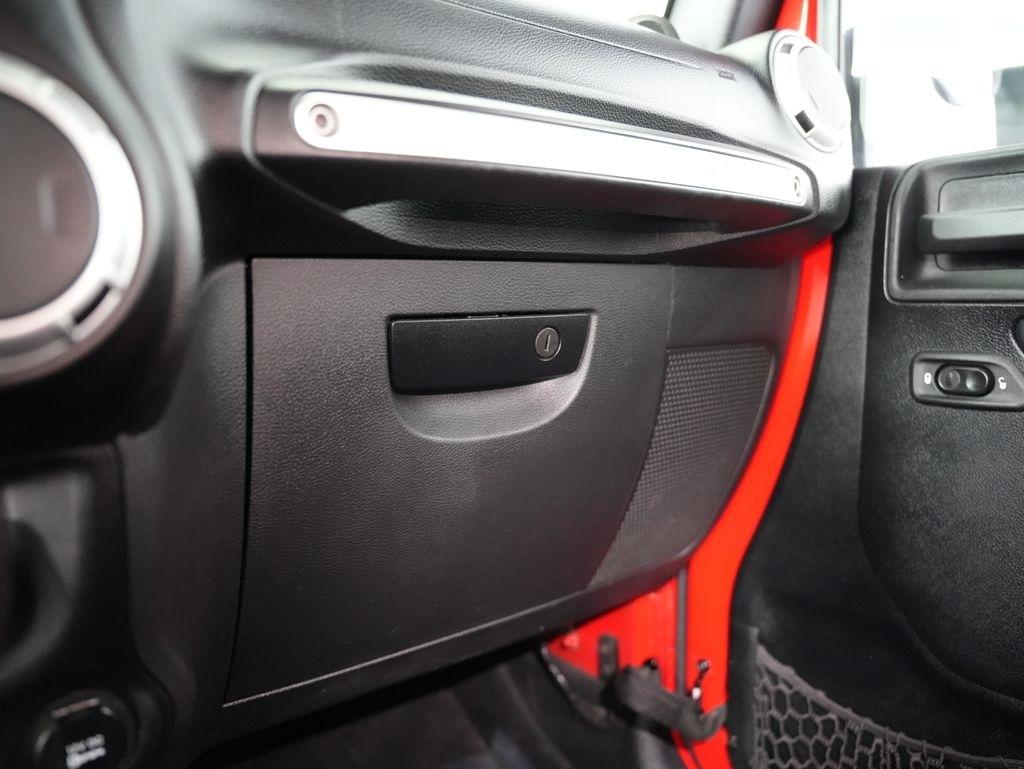 Jeep Wrangler 4WD 2dr Sahara 2014