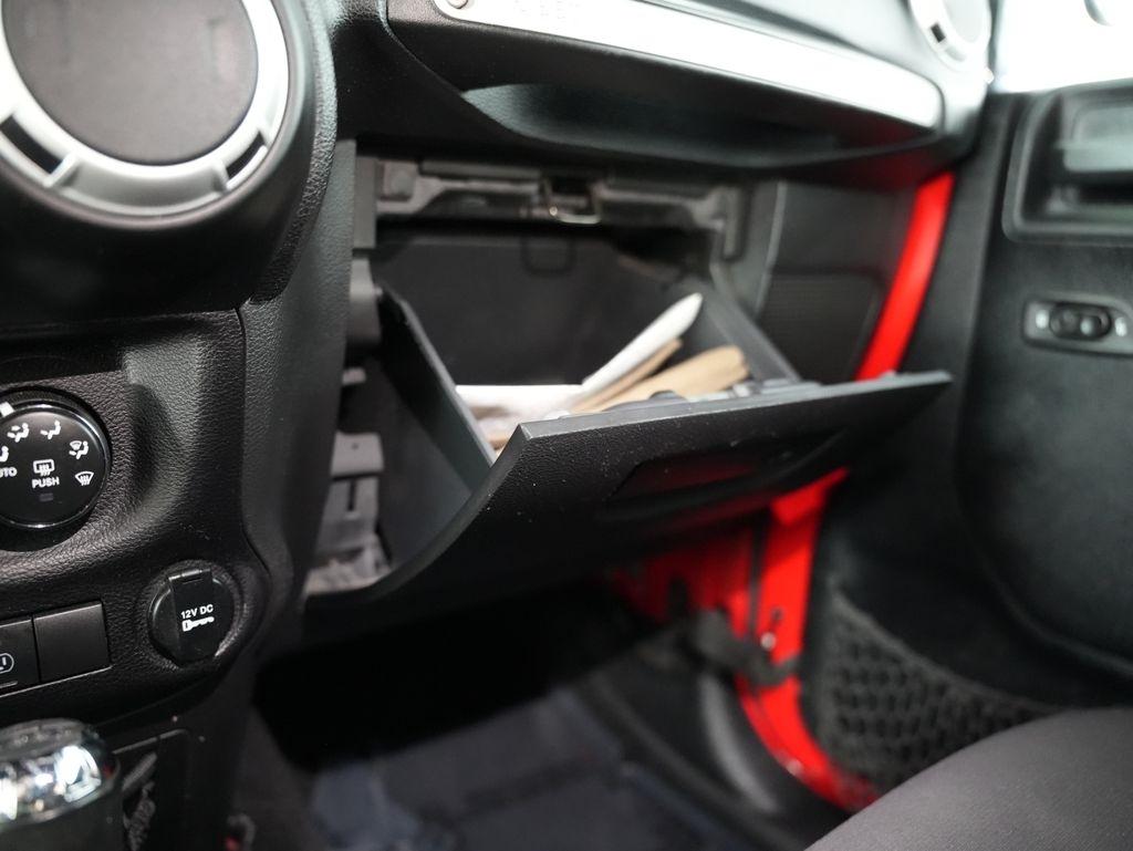 Jeep Wrangler 4WD 2dr Sahara 2014