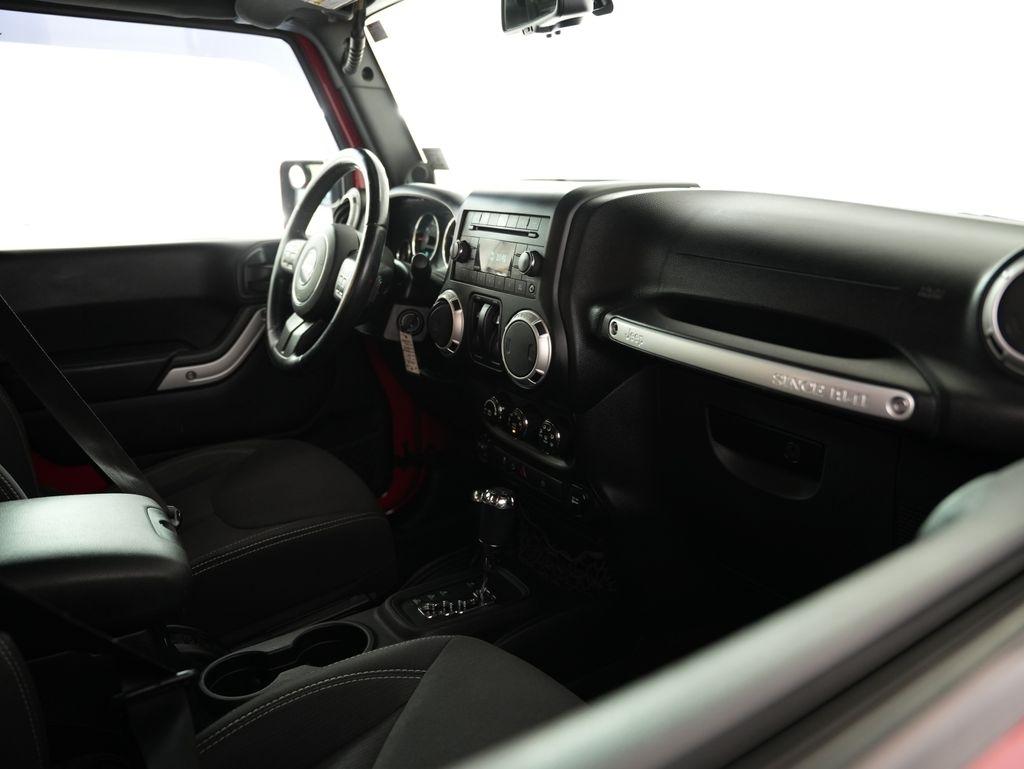 Jeep Wrangler 4WD 2dr Sahara 2014