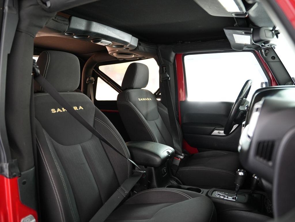 Jeep Wrangler 4WD 2dr Sahara 2014