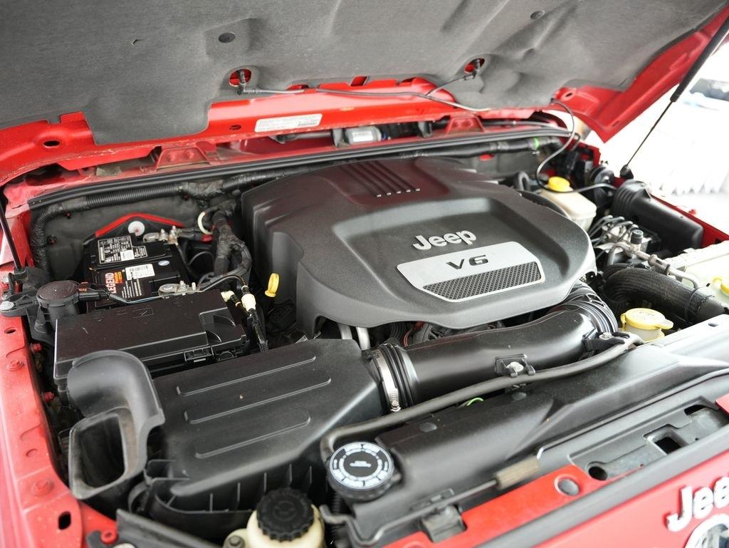 Jeep Wrangler 4WD 2dr Sahara 2014