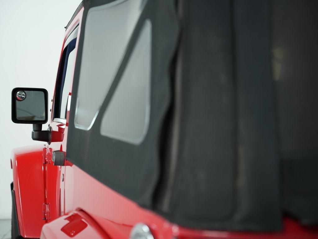 Jeep Wrangler 4WD 2dr Sahara 2014