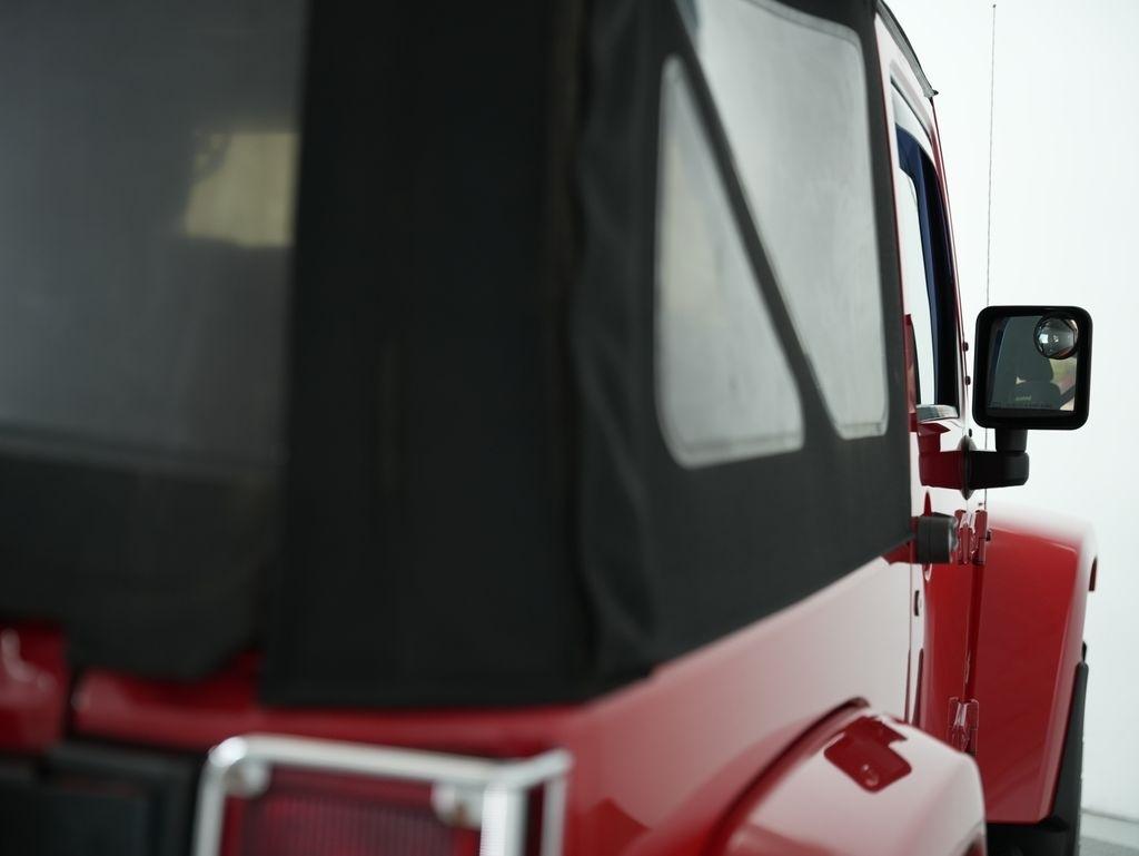 Jeep Wrangler 4WD 2dr Sahara 2014