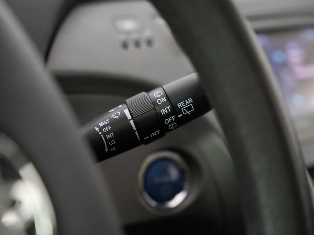 Toyota Prius 5dr HB Three (Natl) 2012