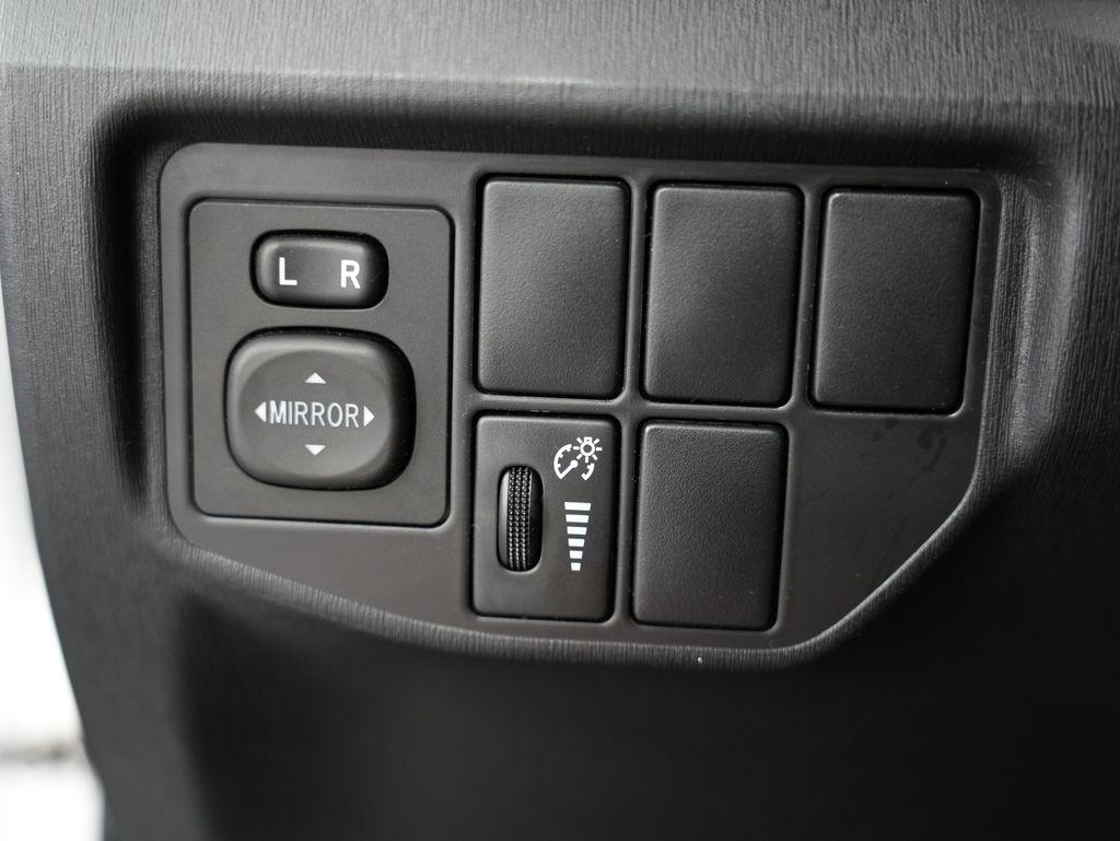 Toyota Prius 5dr HB Three (Natl) 2012