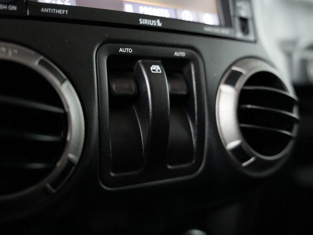 Jeep Wrangler 4WD 2dr Willys Wheeler 2016