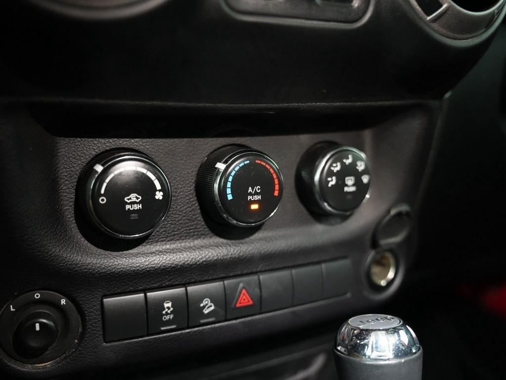 Jeep Wrangler 4WD 2dr Willys Wheeler 2016