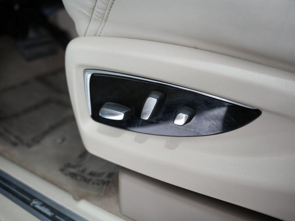 Cadillac Escalade 2WD 4dr Premium Luxury 2018