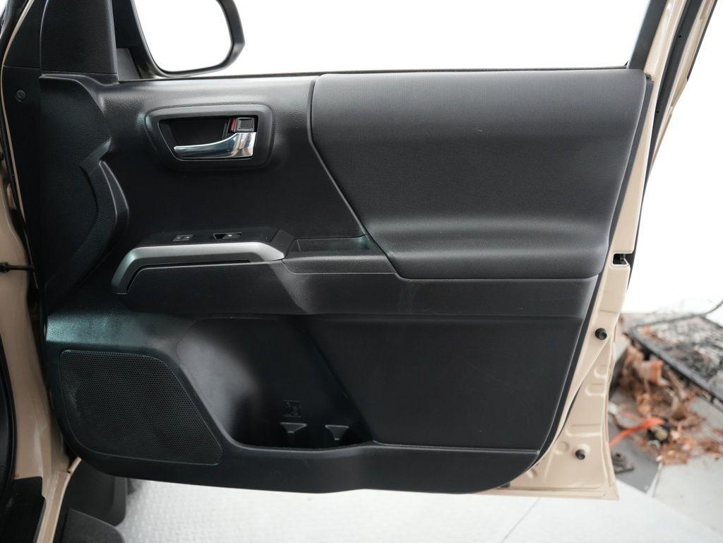 Toyota Tacoma 4WD TRD Off Road Double Cab 6' Bed V6 AT (Natl) 2020