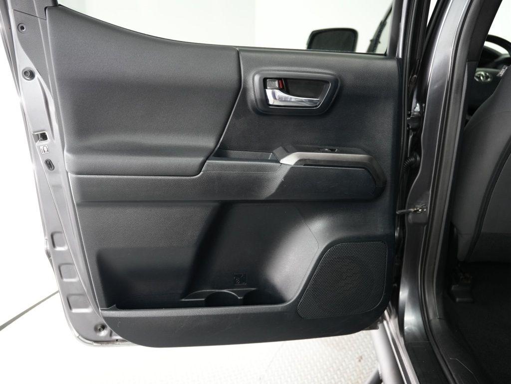 Toyota Tacoma 2WD Double Cab V6 AT TRD Off Road (Natl) 2016