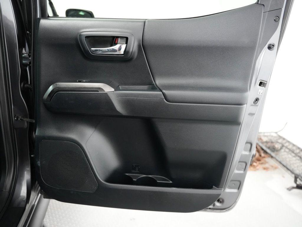 Toyota Tacoma 2WD Double Cab V6 AT TRD Off Road (Natl) 2016