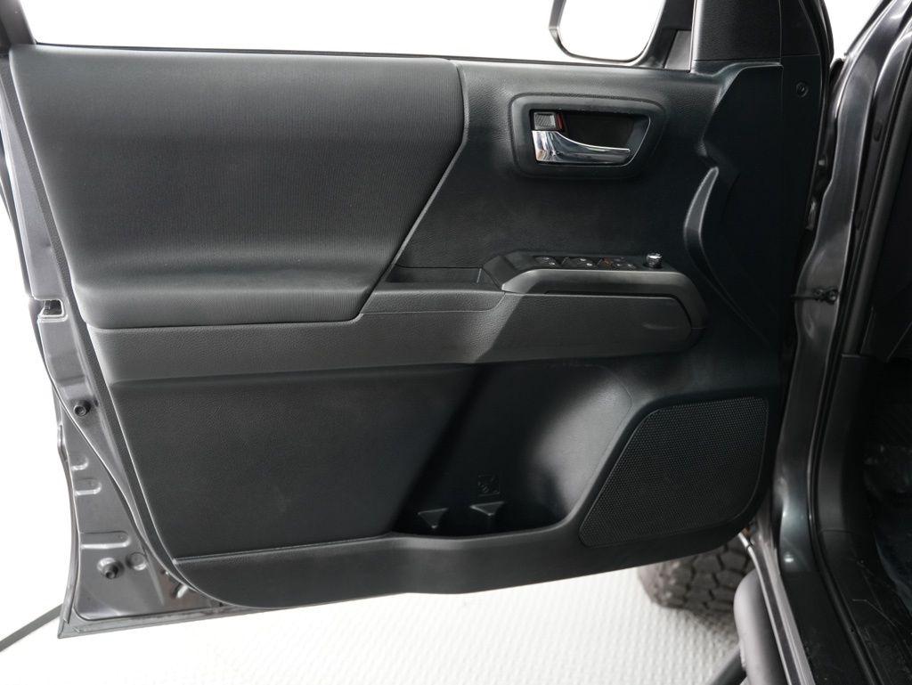 Toyota Tacoma 2WD Double Cab V6 AT TRD Off Road (Natl) 2016