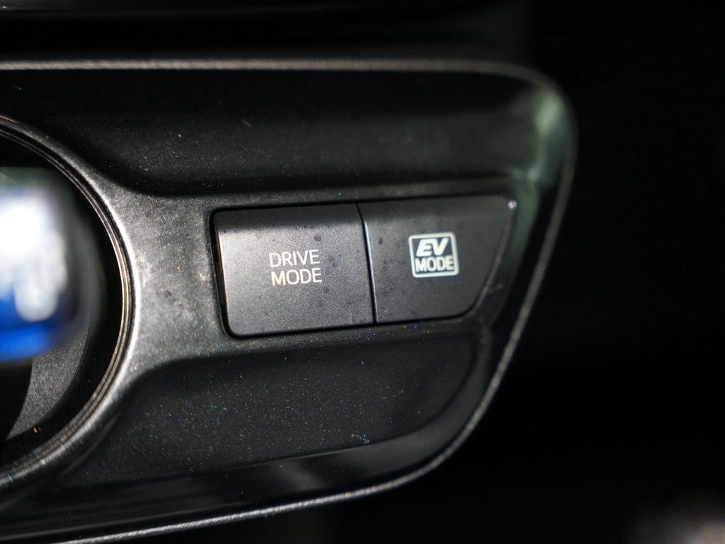 Toyota Prius Limited (Natl) 2019