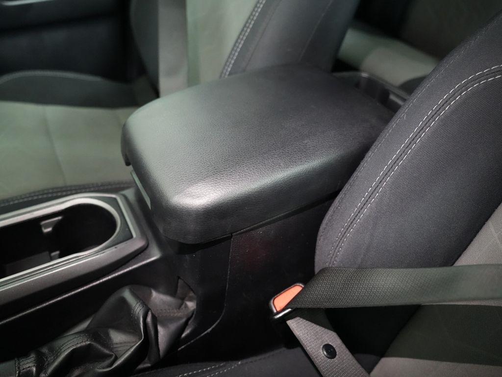 Toyota Tacoma 4WD TRD Off Road Double Cab 5' Bed V6 MT (Natl) 2021