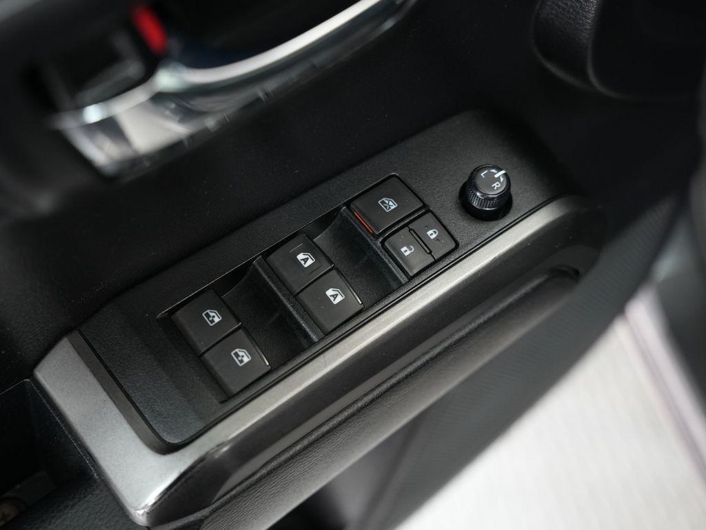 Toyota Tacoma 4WD TRD Off Road Double Cab 5' Bed V6 MT (Natl) 2021