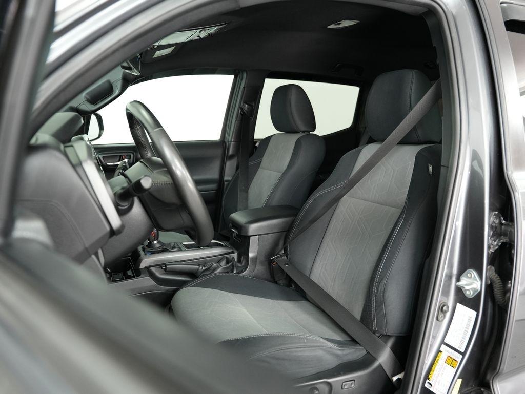 Toyota Tacoma 4WD TRD Off Road Double Cab 5' Bed V6 MT (Natl) 2021