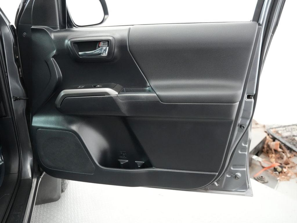 Toyota Tacoma 4WD TRD Off Road Double Cab 5' Bed V6 MT (Natl) 2021