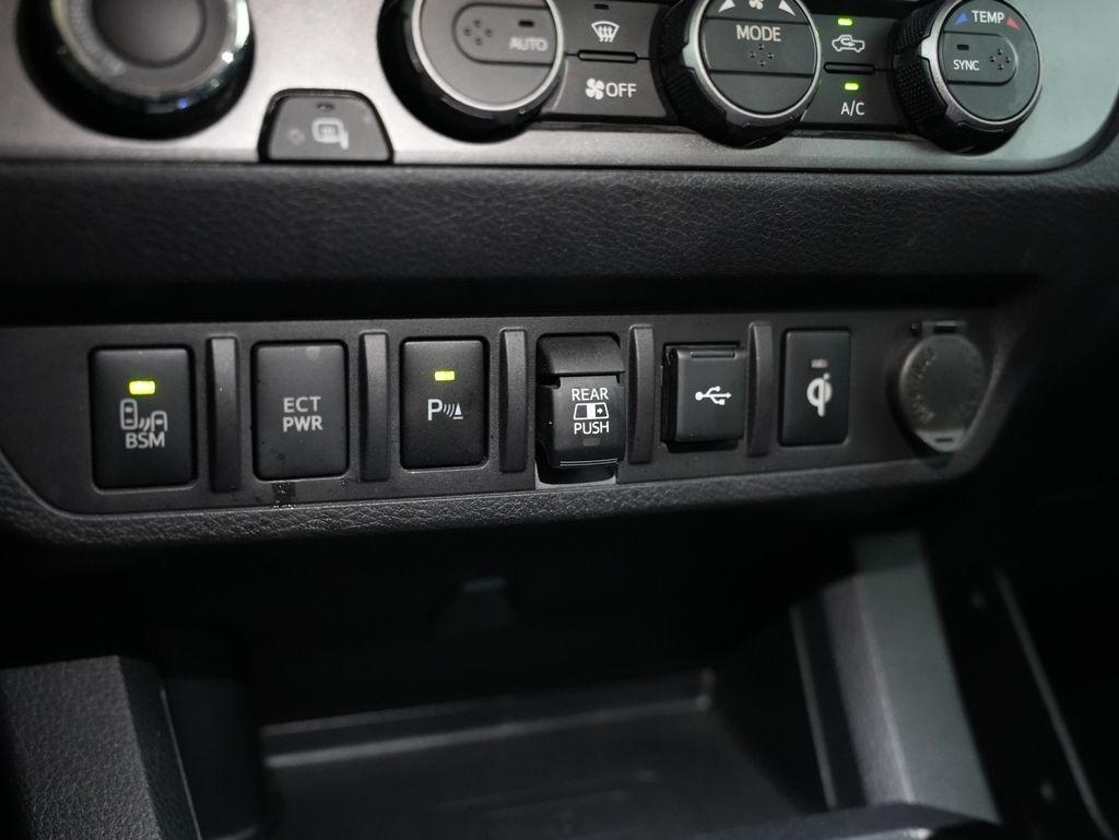 Toyota Tacoma 4WD TRD Off Road Double Cab 5' Bed V6 MT (Natl) 2022