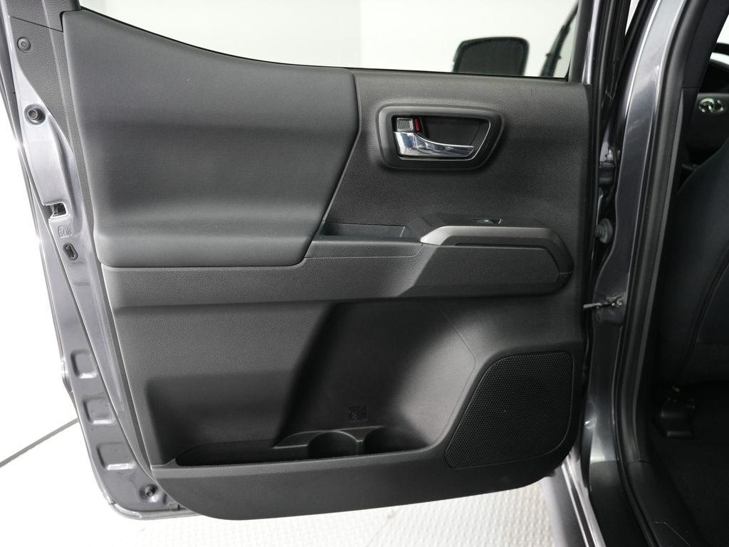 Toyota Tacoma 4WD TRD Off Road Double Cab 5' Bed V6 MT (Natl) 2022