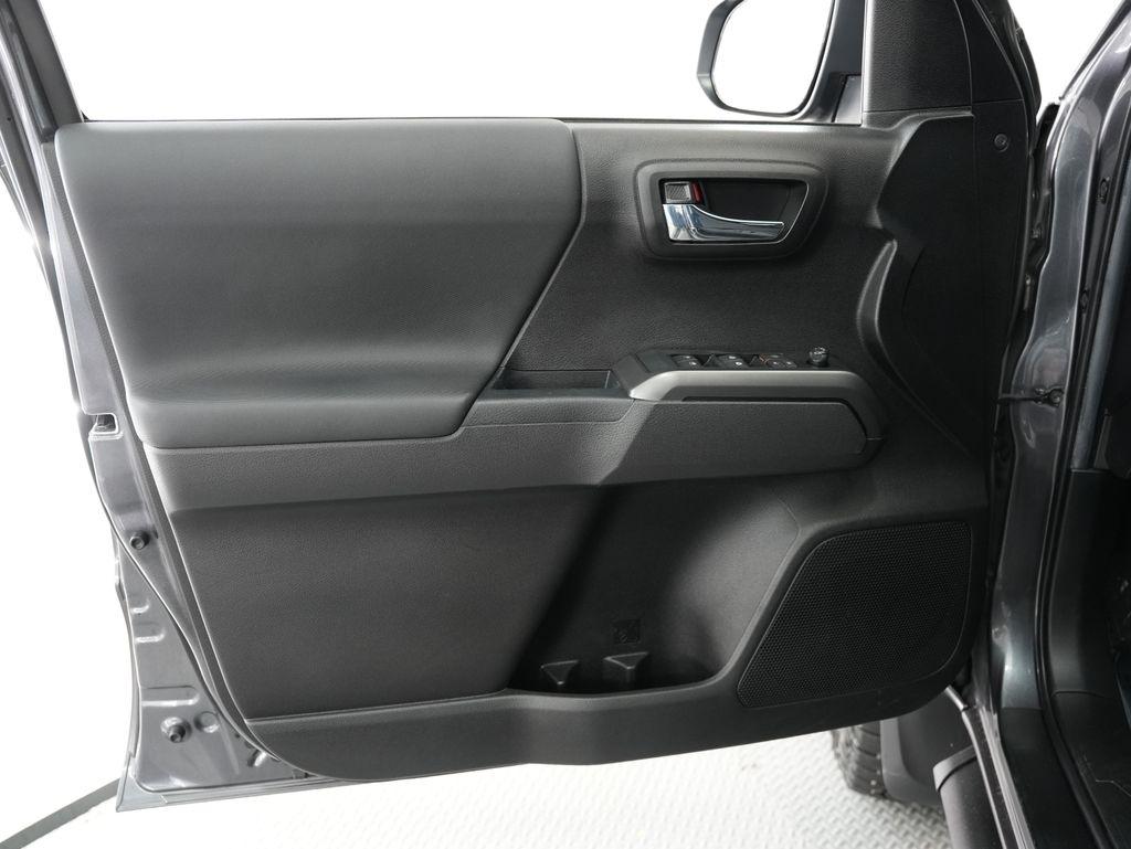 Toyota Tacoma 4WD TRD Off Road Double Cab 5' Bed V6 MT (Natl) 2022