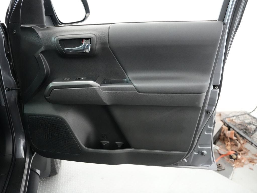 Toyota Tacoma 4WD TRD Off Road Double Cab 5' Bed V6 MT (Natl) 2022