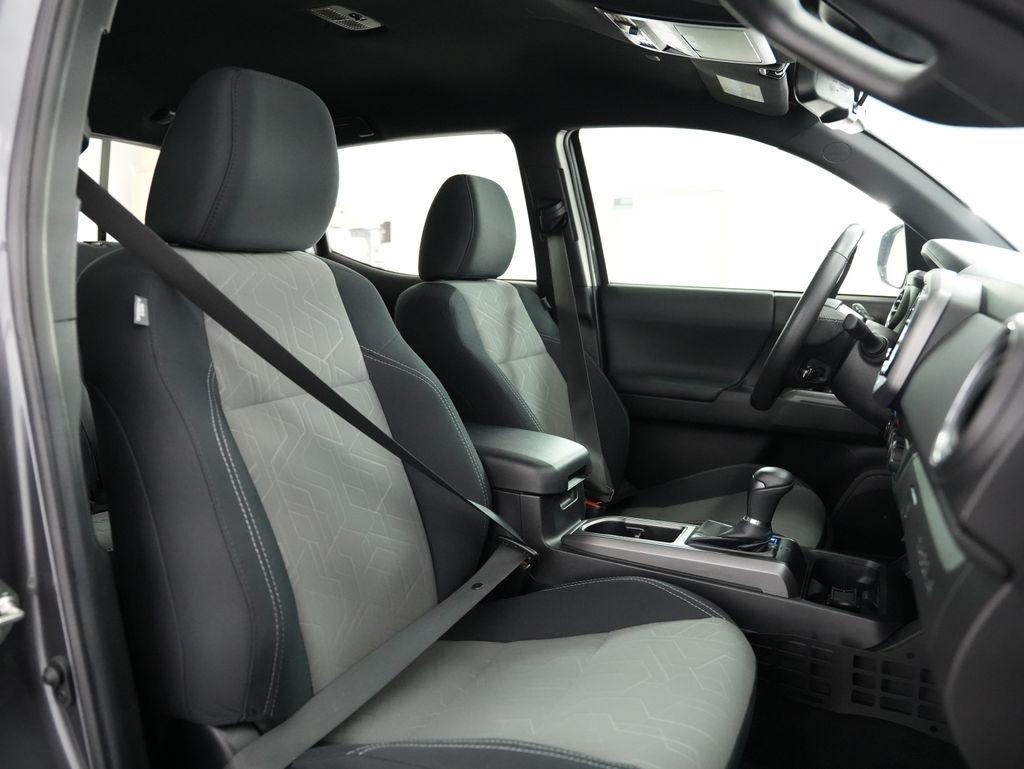 Toyota Tacoma 4WD TRD Off Road Double Cab 5' Bed V6 MT (Natl) 2022