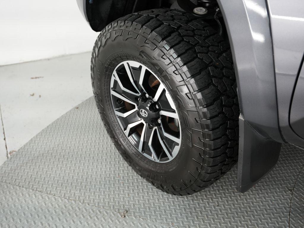 Toyota Tacoma 4WD TRD Off Road Double Cab 5' Bed V6 MT (Natl) 2022