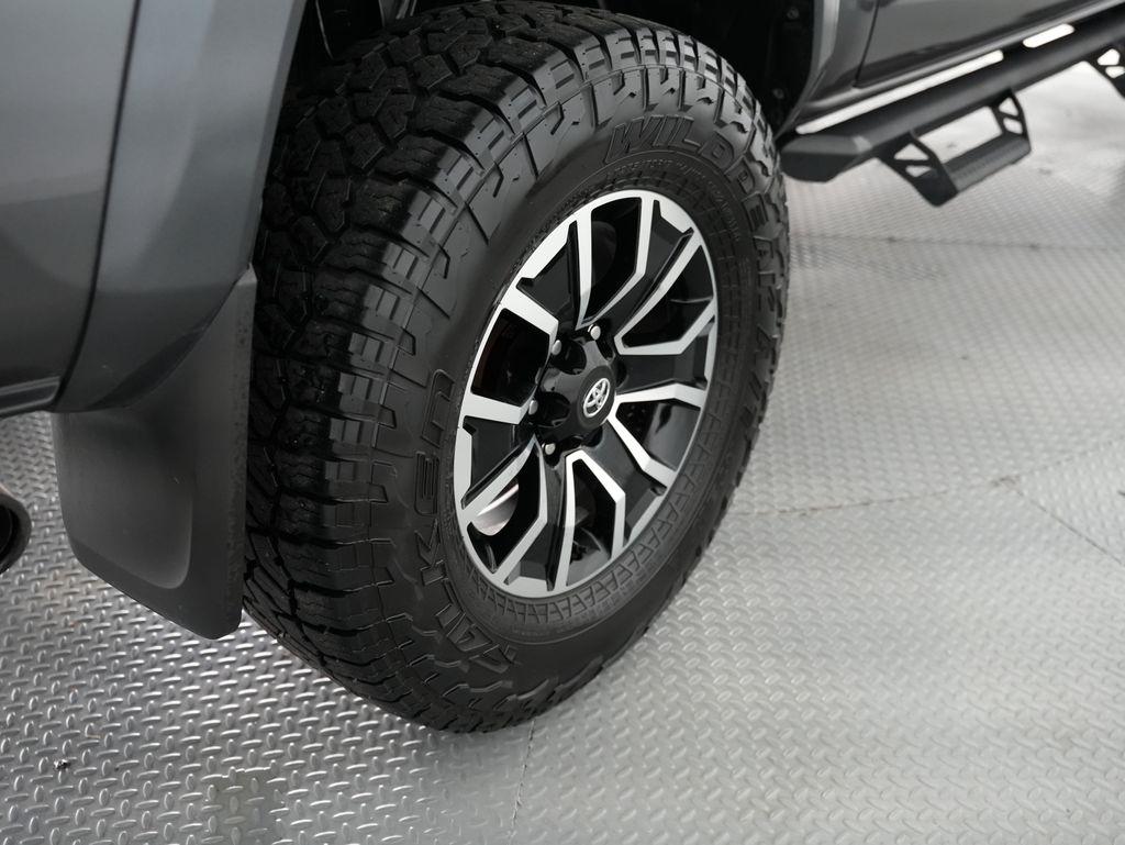 Toyota Tacoma 4WD TRD Off Road Double Cab 5' Bed V6 MT (Natl) 2022