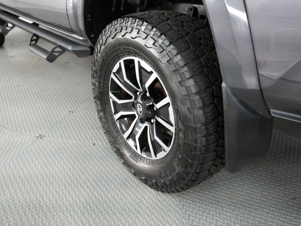 Toyota Tacoma 4WD TRD Off Road Double Cab 5' Bed V6 MT (Natl) 2022