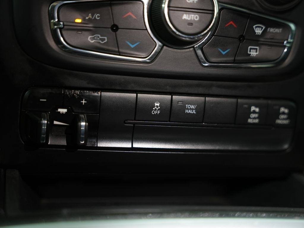 RAM 1500 Lone Star Silver 4x4 Crew Cab 5'7" Box 2018