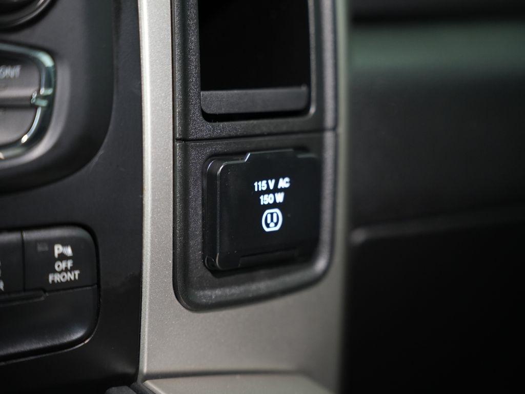 RAM 1500 Lone Star Silver 4x4 Crew Cab 5'7" Box 2018