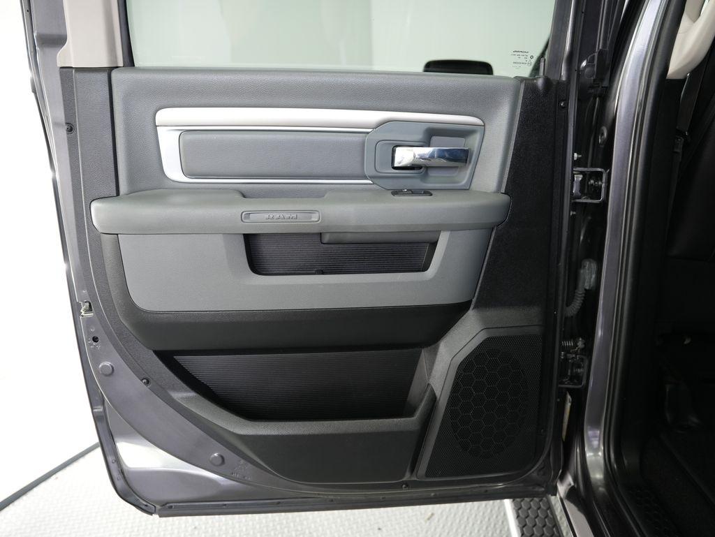 RAM 1500 Lone Star Silver 4x4 Crew Cab 5'7" Box 2018