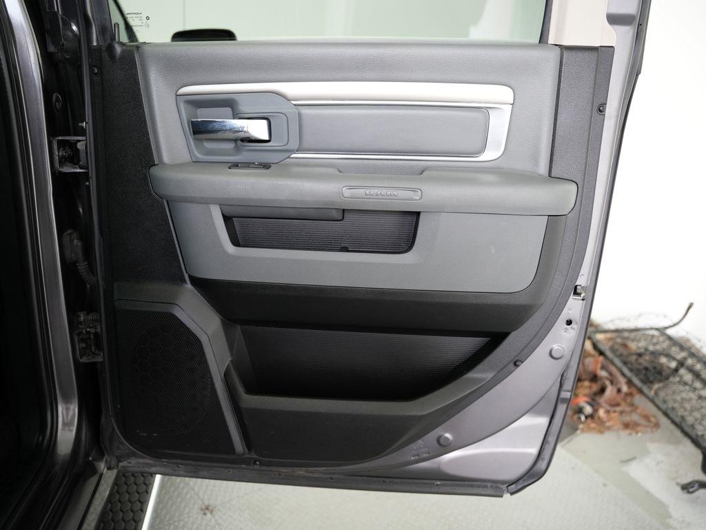 RAM 1500 Lone Star Silver 4x4 Crew Cab 5'7" Box 2018