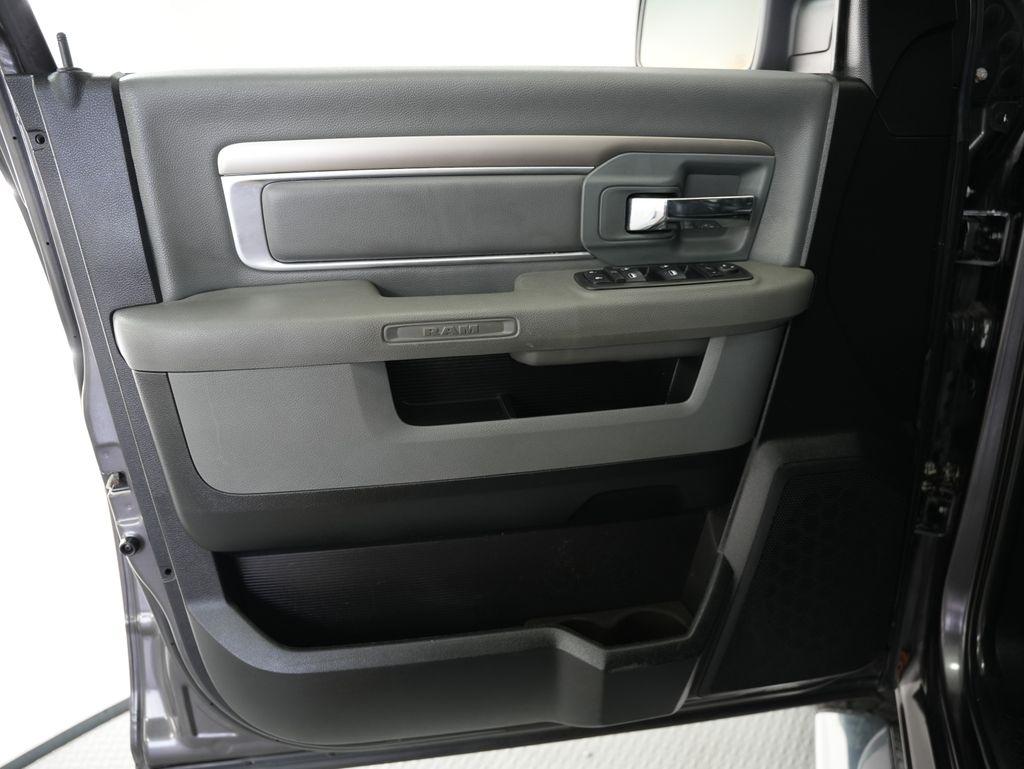 RAM 1500 Lone Star Silver 4x4 Crew Cab 5'7" Box 2018