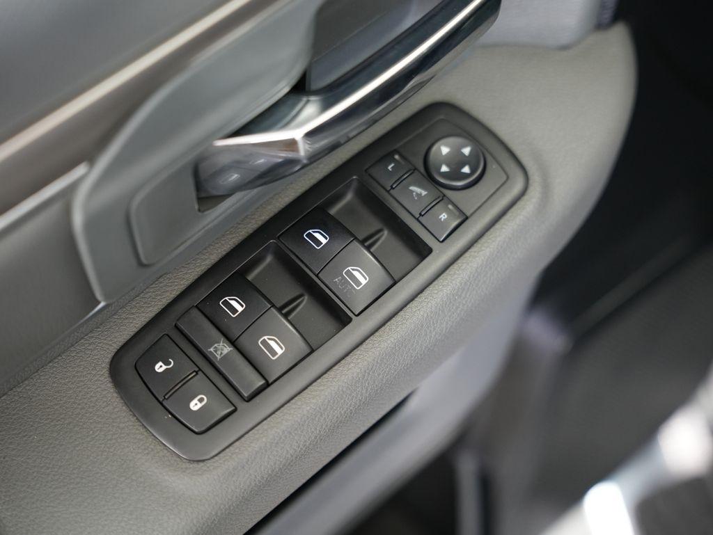 RAM 1500 Lone Star Silver 4x4 Crew Cab 5'7" Box 2018