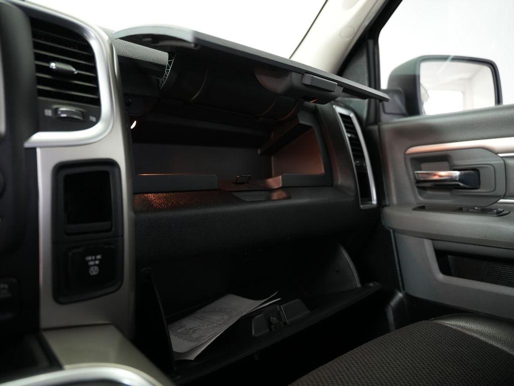 RAM 1500 Lone Star Silver 4x4 Crew Cab 5'7" Box 2018