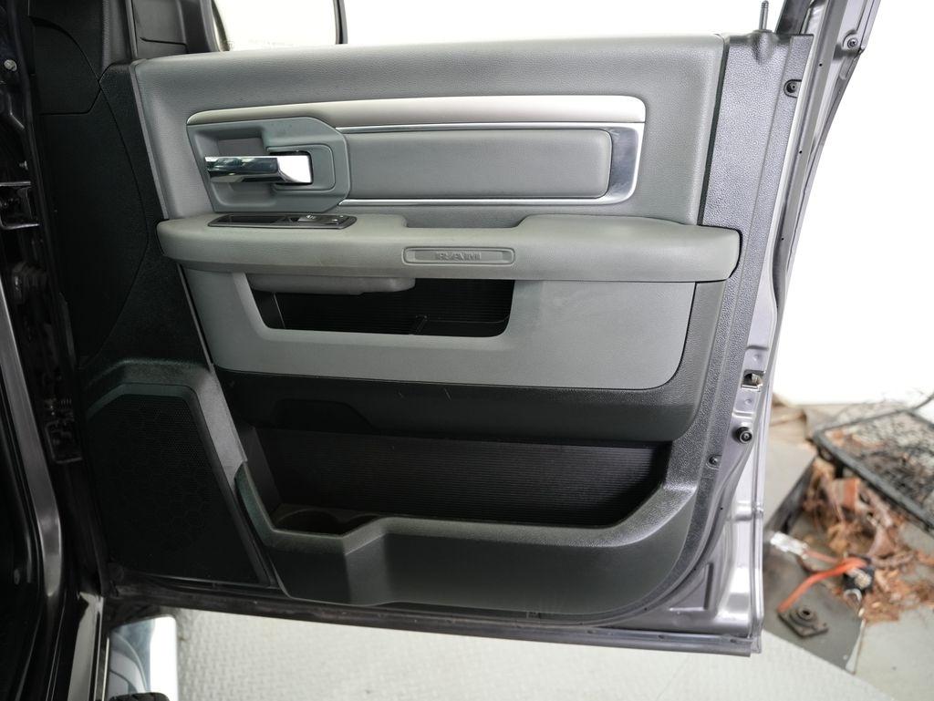 RAM 1500 Lone Star Silver 4x4 Crew Cab 5'7" Box 2018