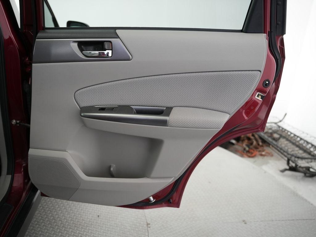 Subaru Forester 4dr Auto 2.5X Premium w/All-Weather Pkg 2011