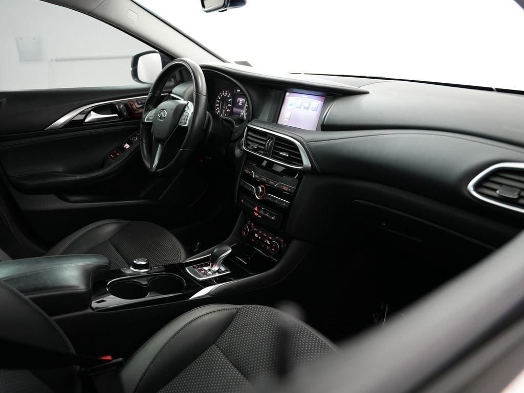 Infiniti QX30 LUXE FWD 2019