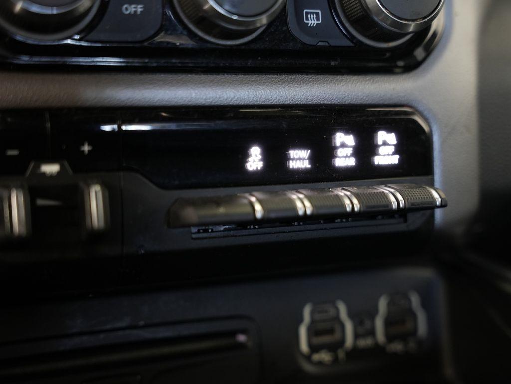 RAM 1500 Big Horn/Lone Star 4x4 Crew Cab 5'7" Box 2019